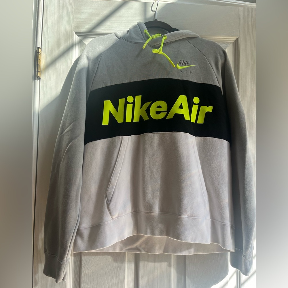 Nike Men Hoodie. Preowned in good condition